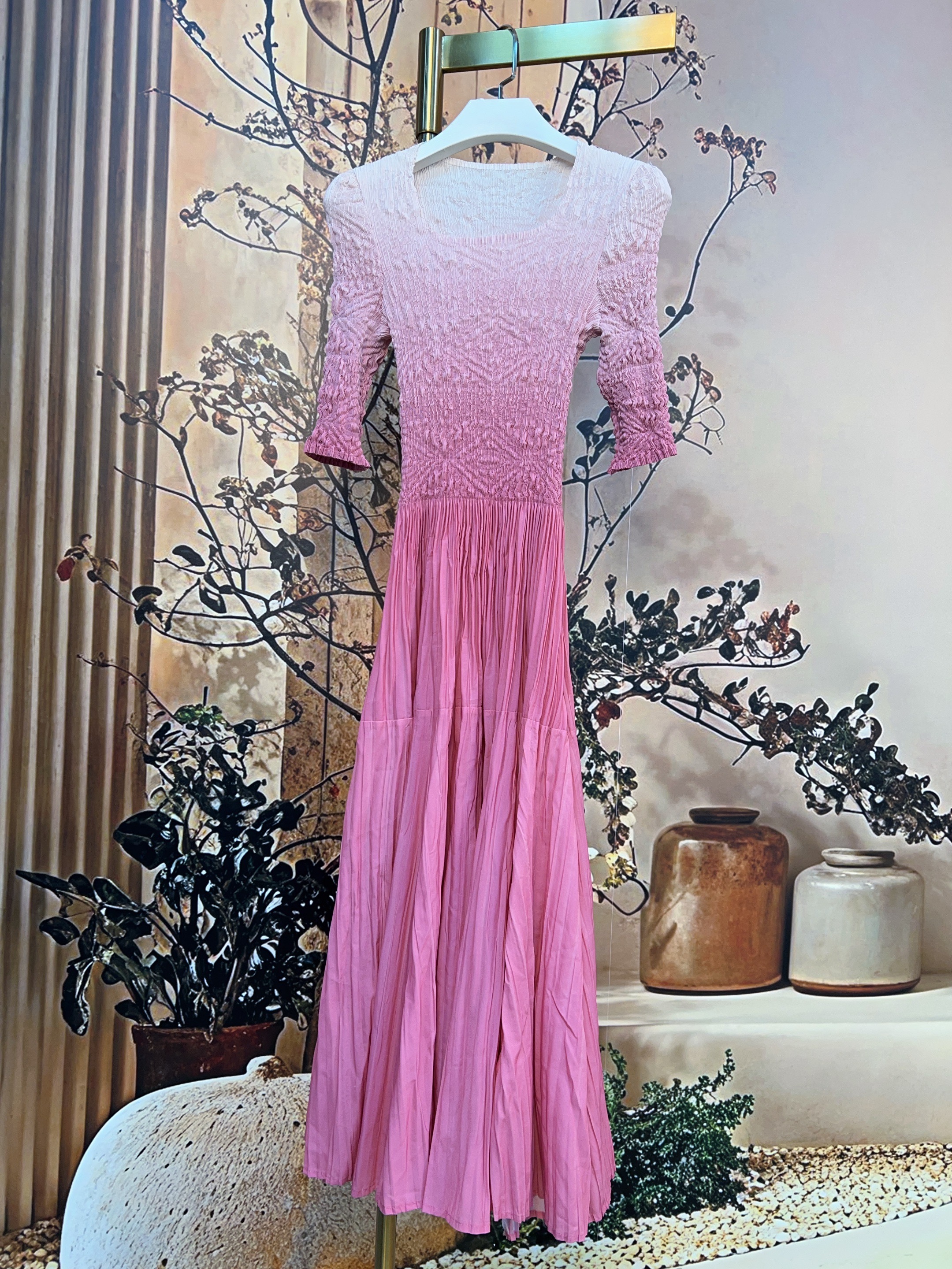 高定轻奢设计师连衣裙优雅高弹显贵气质百搭遮肉显瘦度假风SZ7081