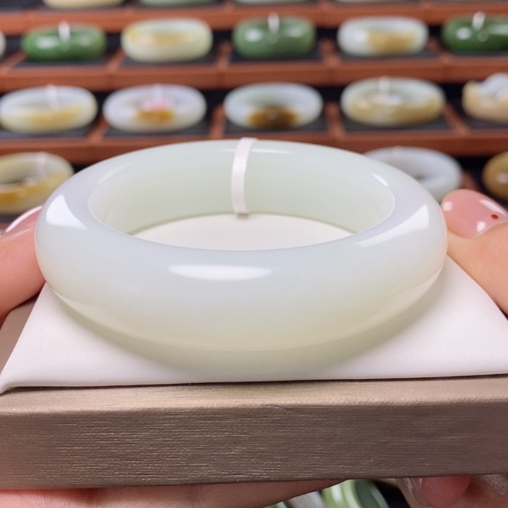 和田玉（白玉）手镯未镶嵌56圈