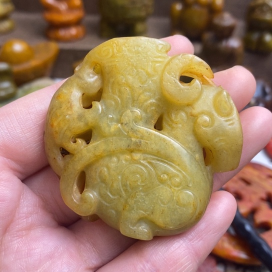 蛇纹石玉未镶嵌颈饰136