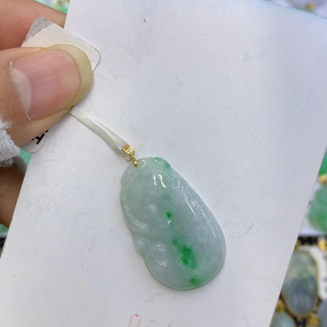 翡翠颈饰未镶嵌翡翠