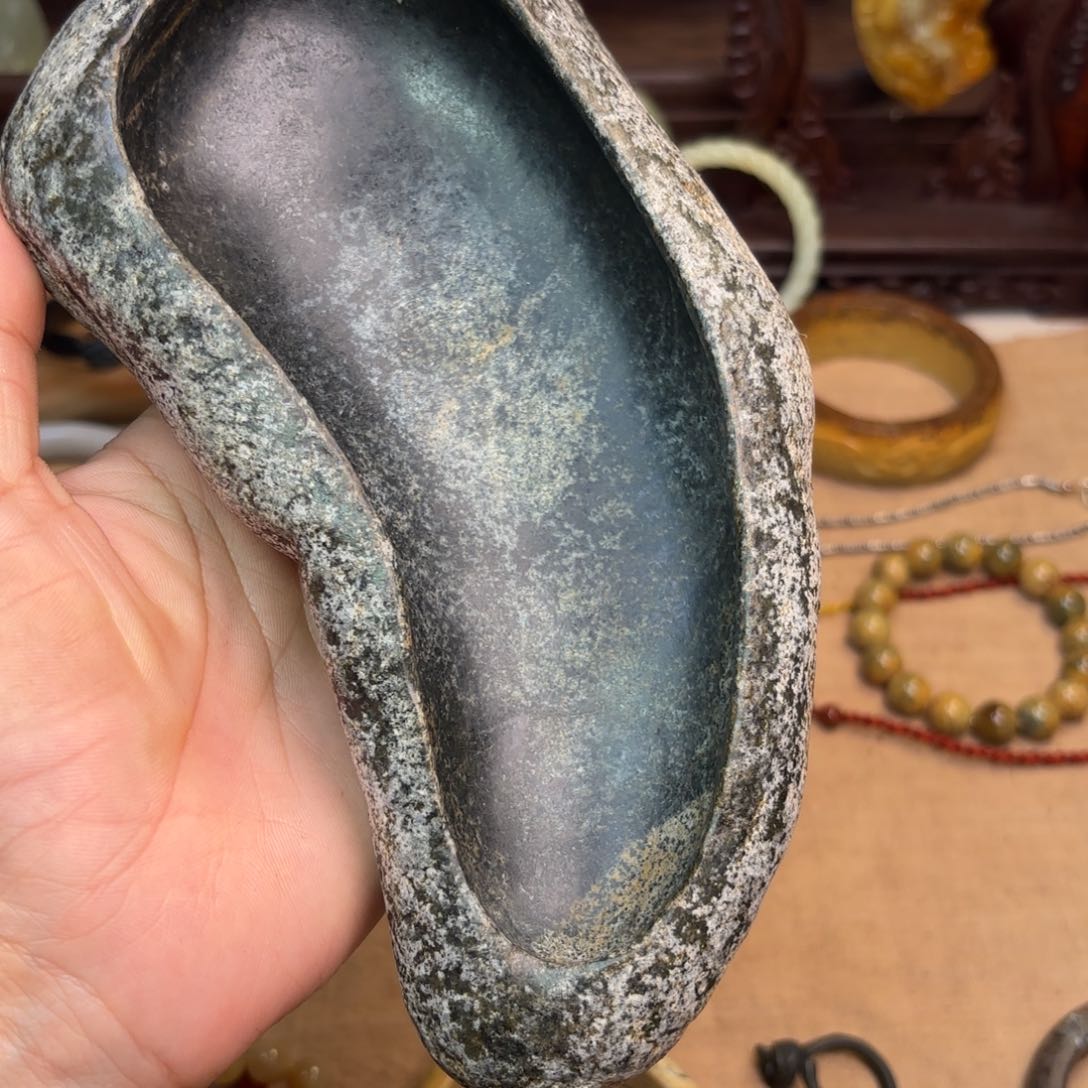 岫岩河磨玉（透闪石质玉）颈饰未镶嵌画****）