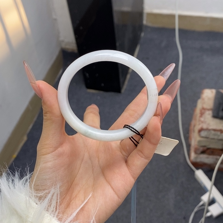 翡翠手镯未镶嵌吃***恼55贵妃