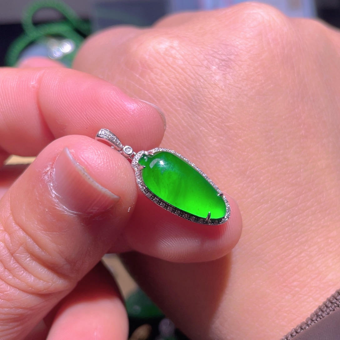 翡翠颈饰18K金镶嵌翡翠