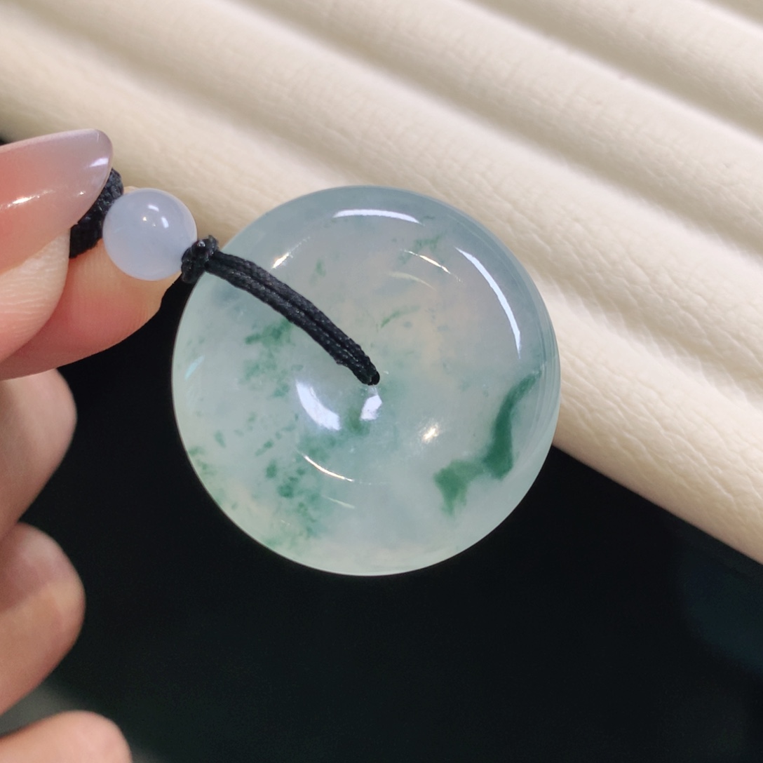 翡翠颈饰未镶嵌扣子