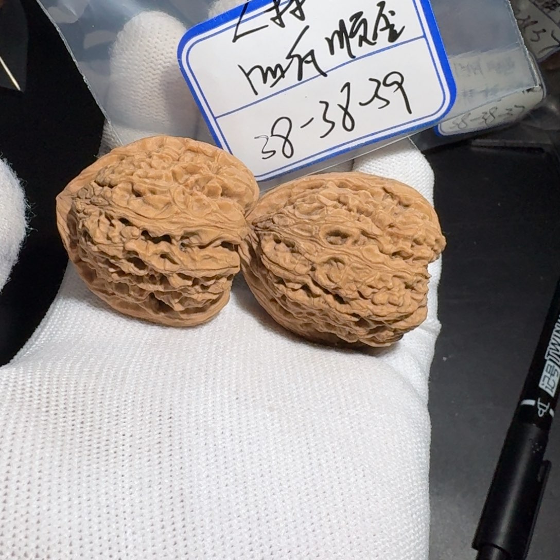 文玩核桃把件33号有黄