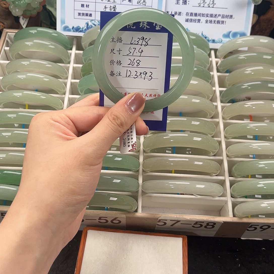 未镶嵌手镯石英质玉悦*
