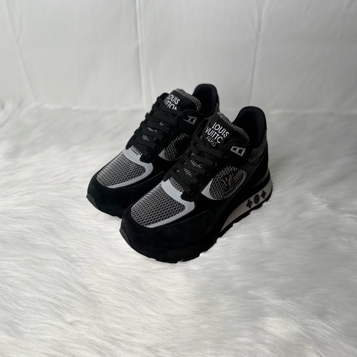 未使用 LouisVuitton/路易威登 RunAway低帮男款跑步鞋/40码/5565