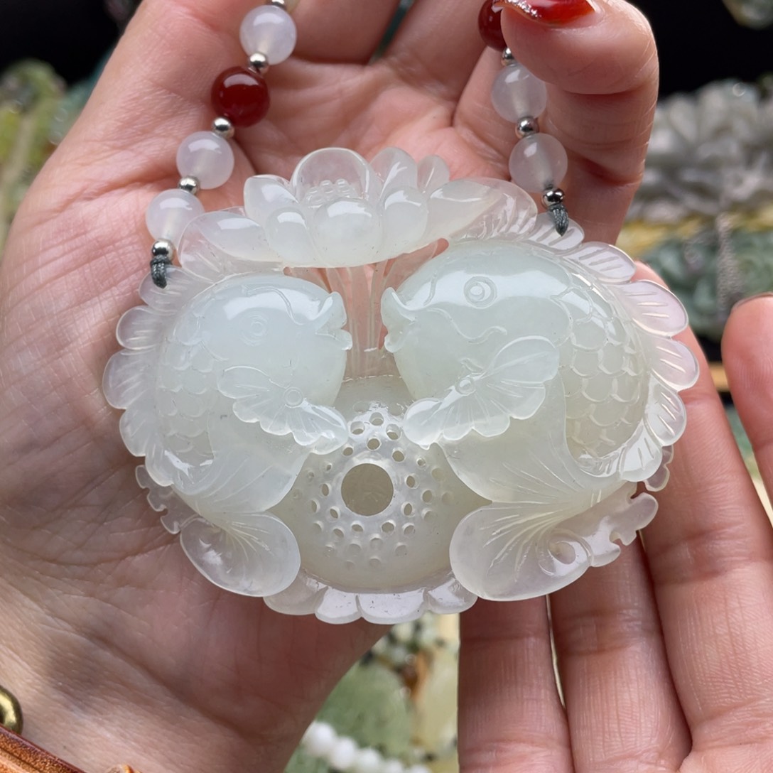 蛇纹石玉颈饰未镶嵌