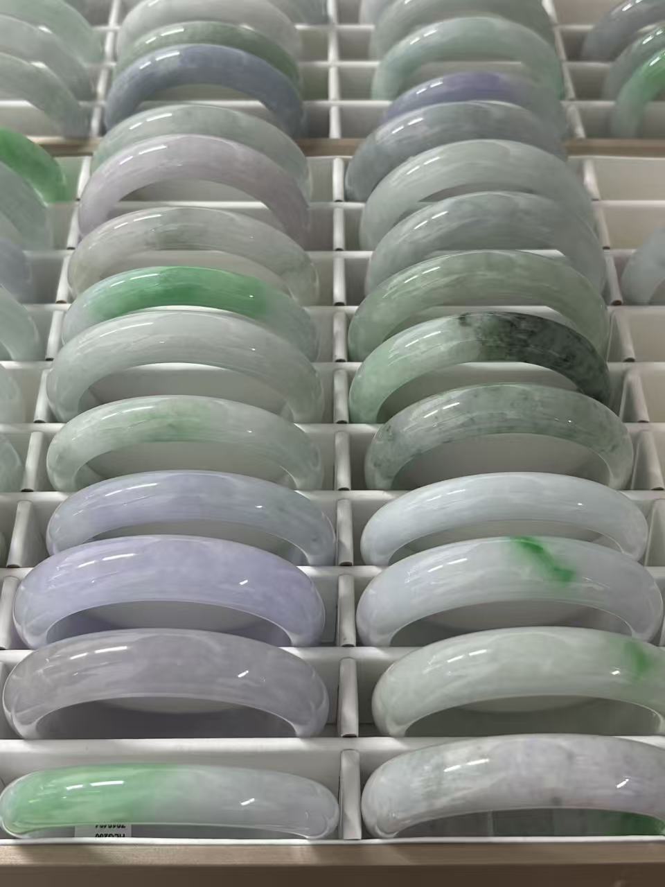 缅风翡翠手镯工厂定制时尚冰透阳绿辣绿飘花高档礼品白底青半山水