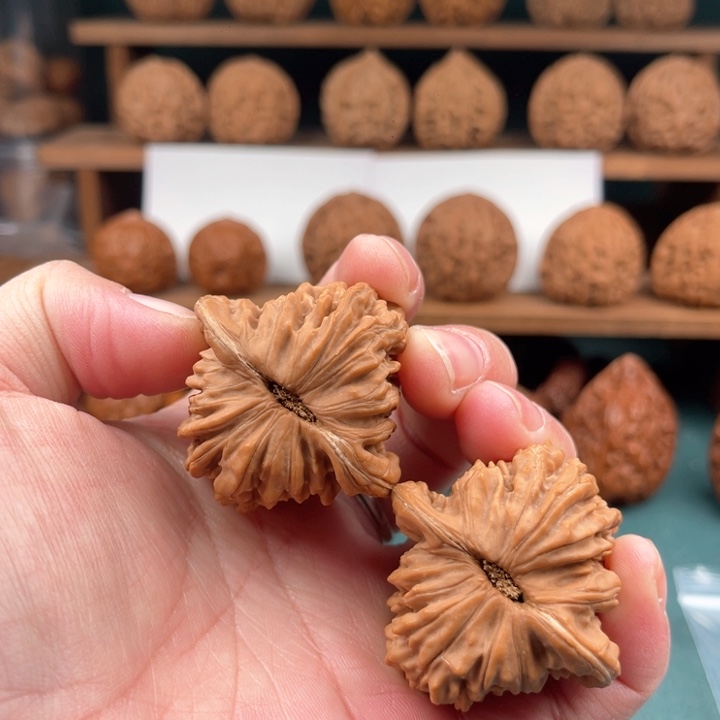 文玩核桃把件41/42平谷四座楼