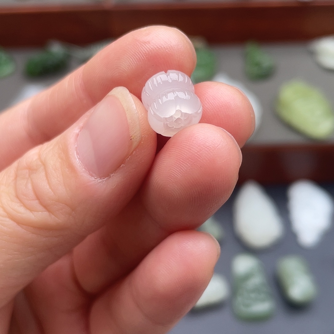 和田玉未镶嵌颈饰白冰并蒂莲小配饰