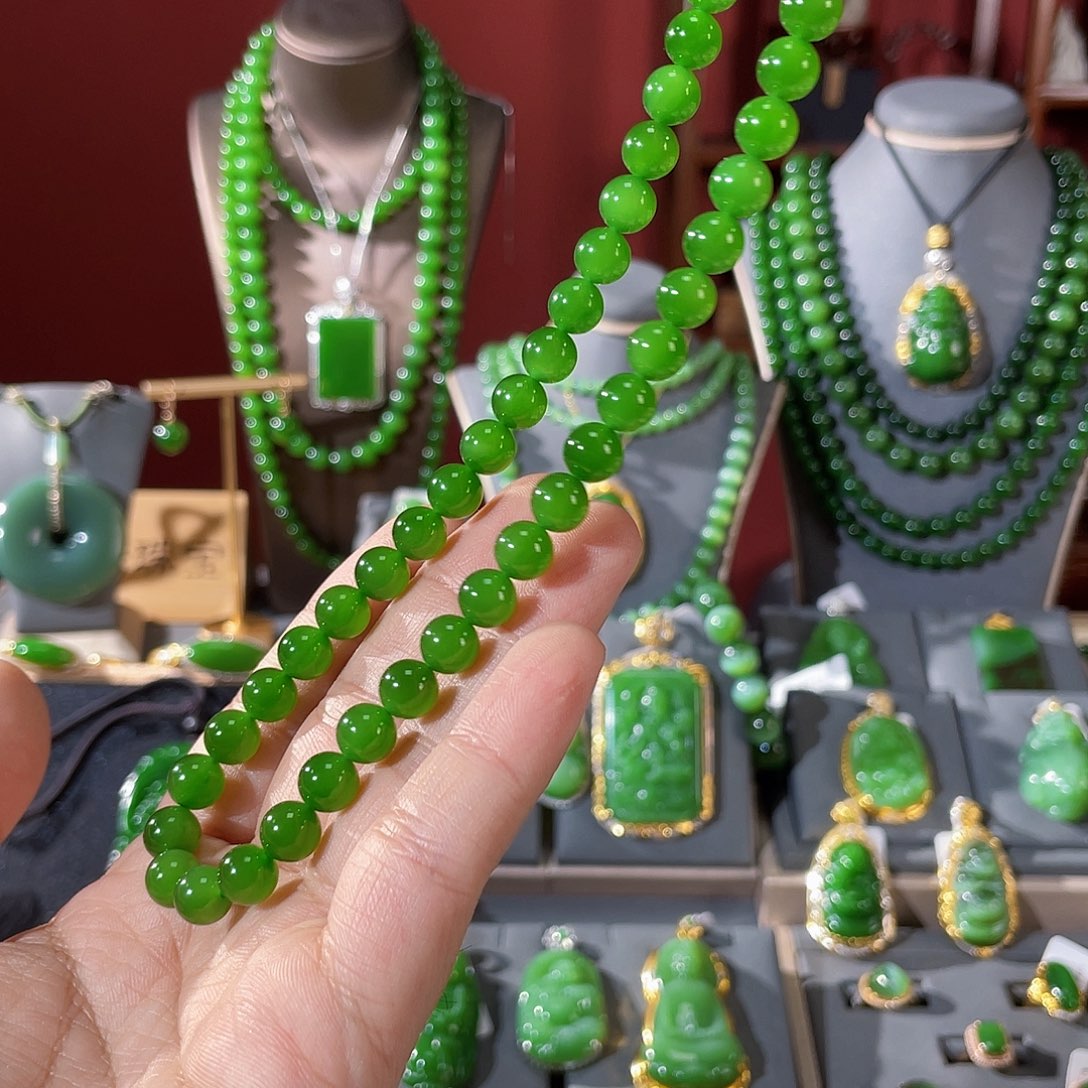 和田玉（碧玉）18K金镶嵌颈饰