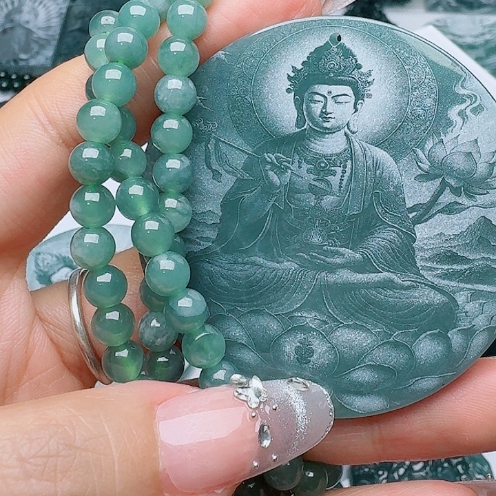 翡翠未镶嵌颈饰多样性发其一