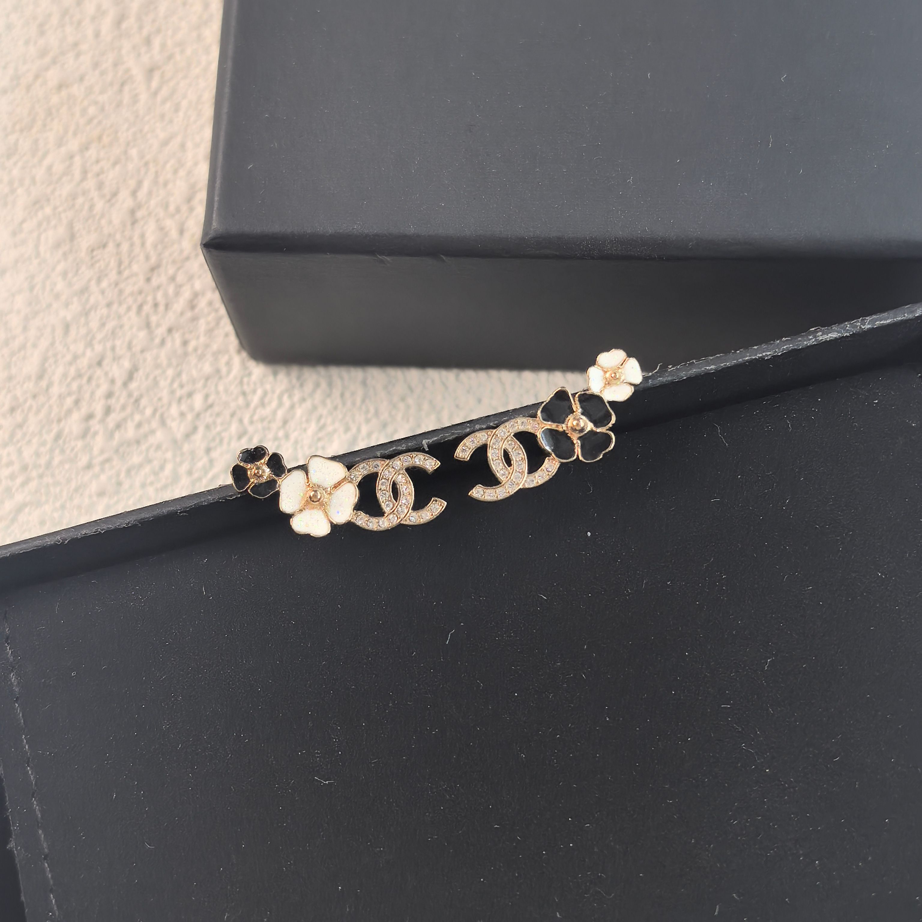 95新 Chanel/香奈儿 泡泡中古Chanel黑白珐琅花花耳钉