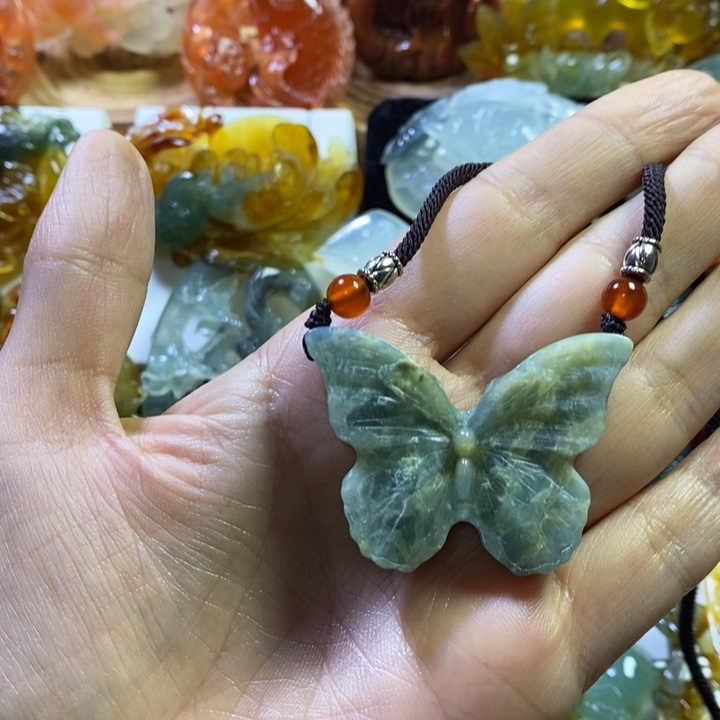 蛇纹石玉未镶嵌颈饰