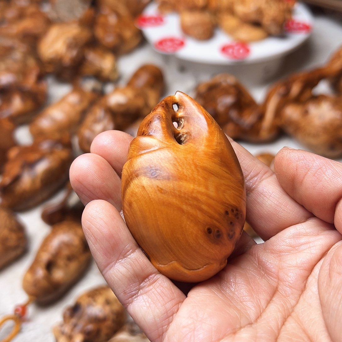 柏木踏**痕太行手中有钱手把件