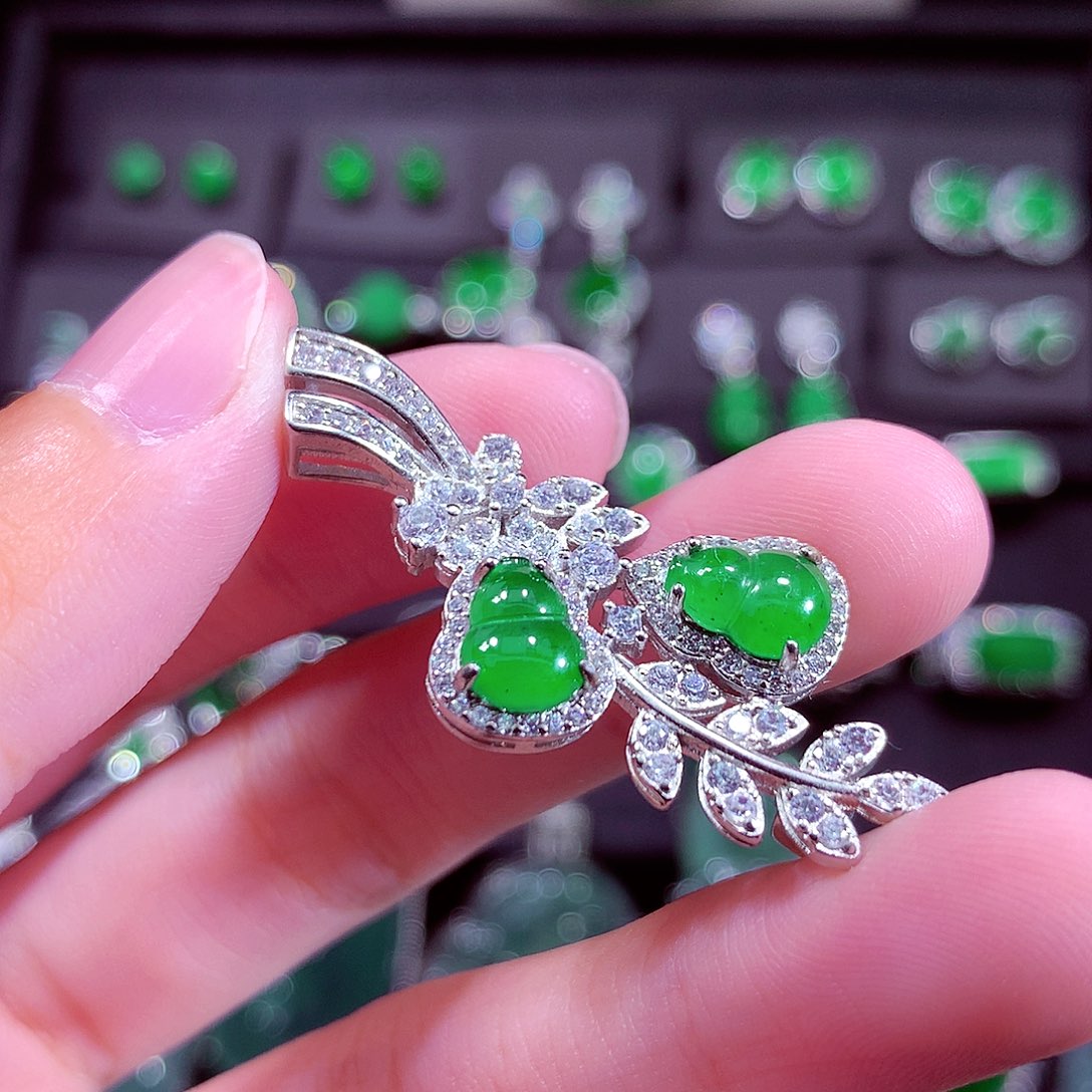 颈饰未镶嵌翡翠天然