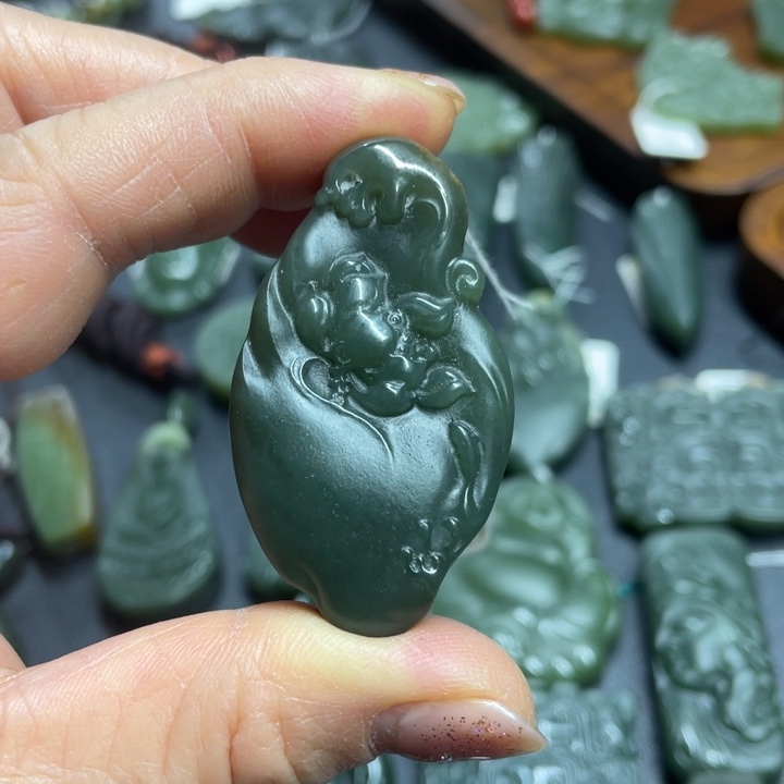 岫岩河磨玉（透闪石质玉）颈饰未镶嵌