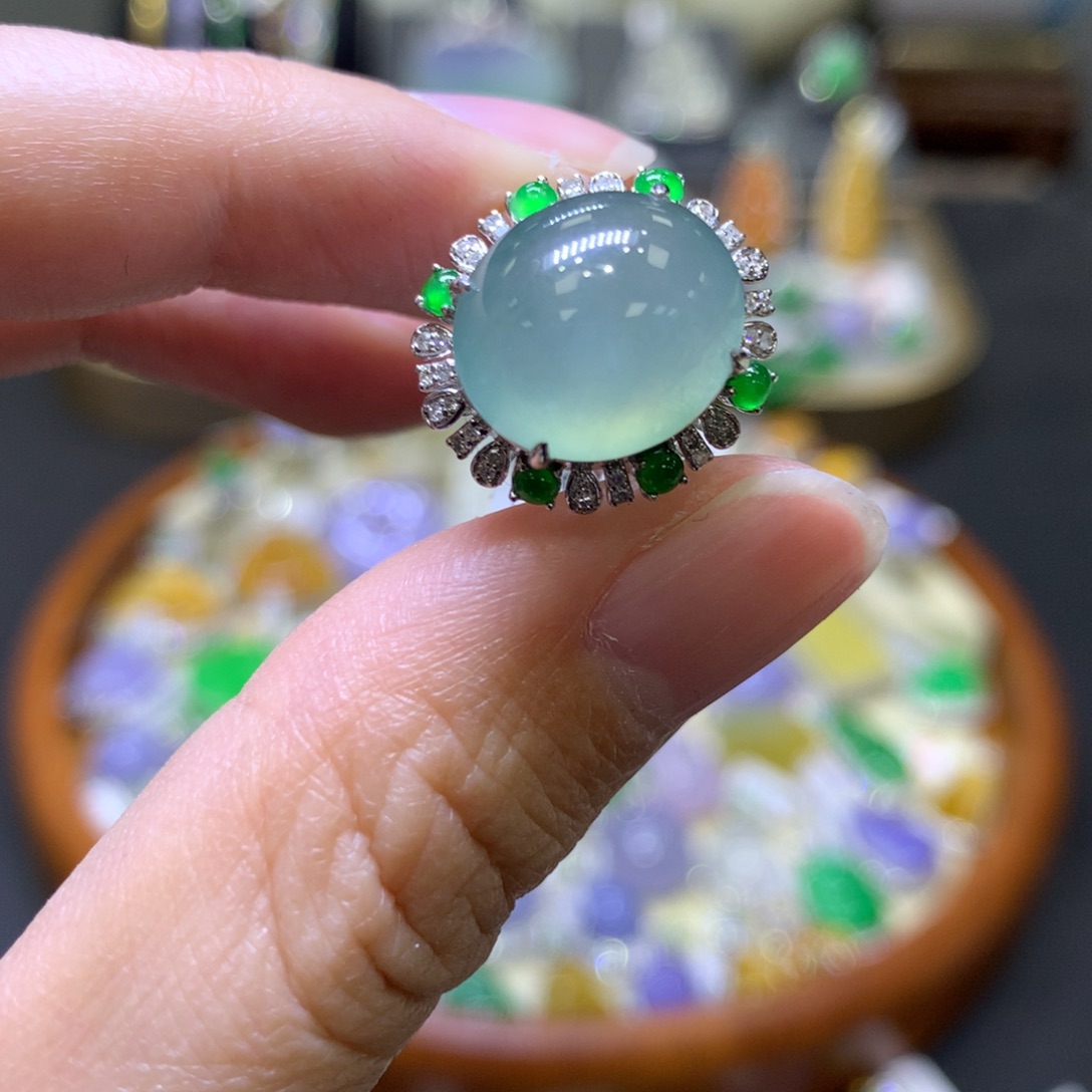 翡翠颈饰18K金镶嵌翡翠吊坠项链