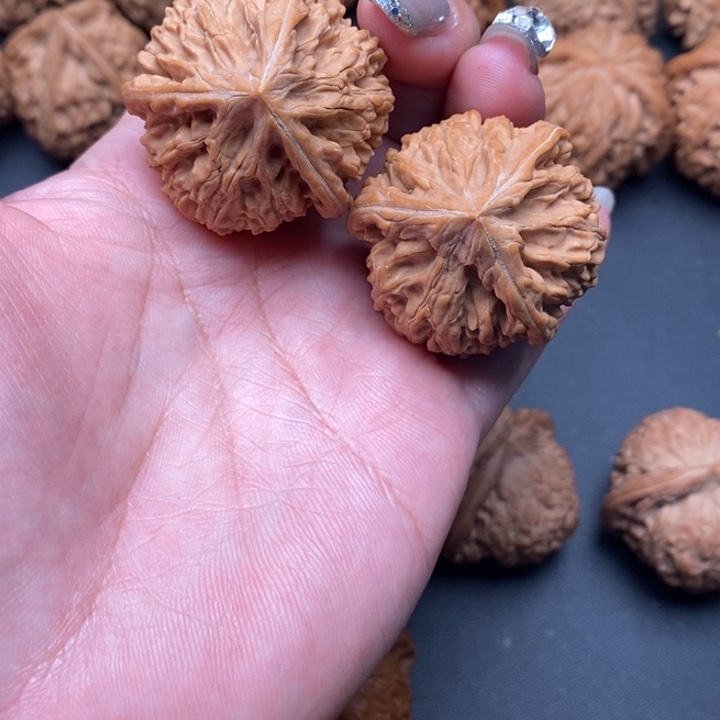 文玩核桃吊坠丷三棱