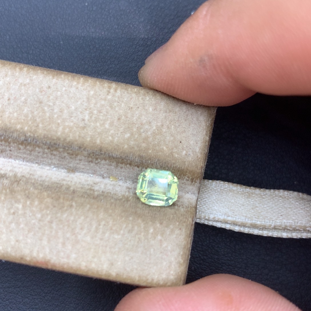 裸石金绿宝石1.36ct
