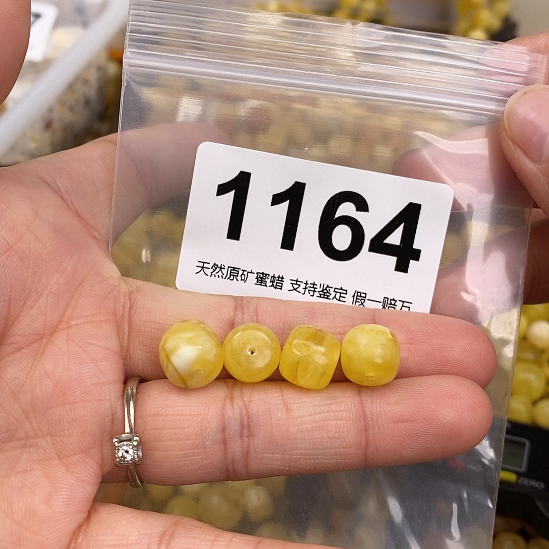 蜜蜡未镶嵌珠宝奇石10