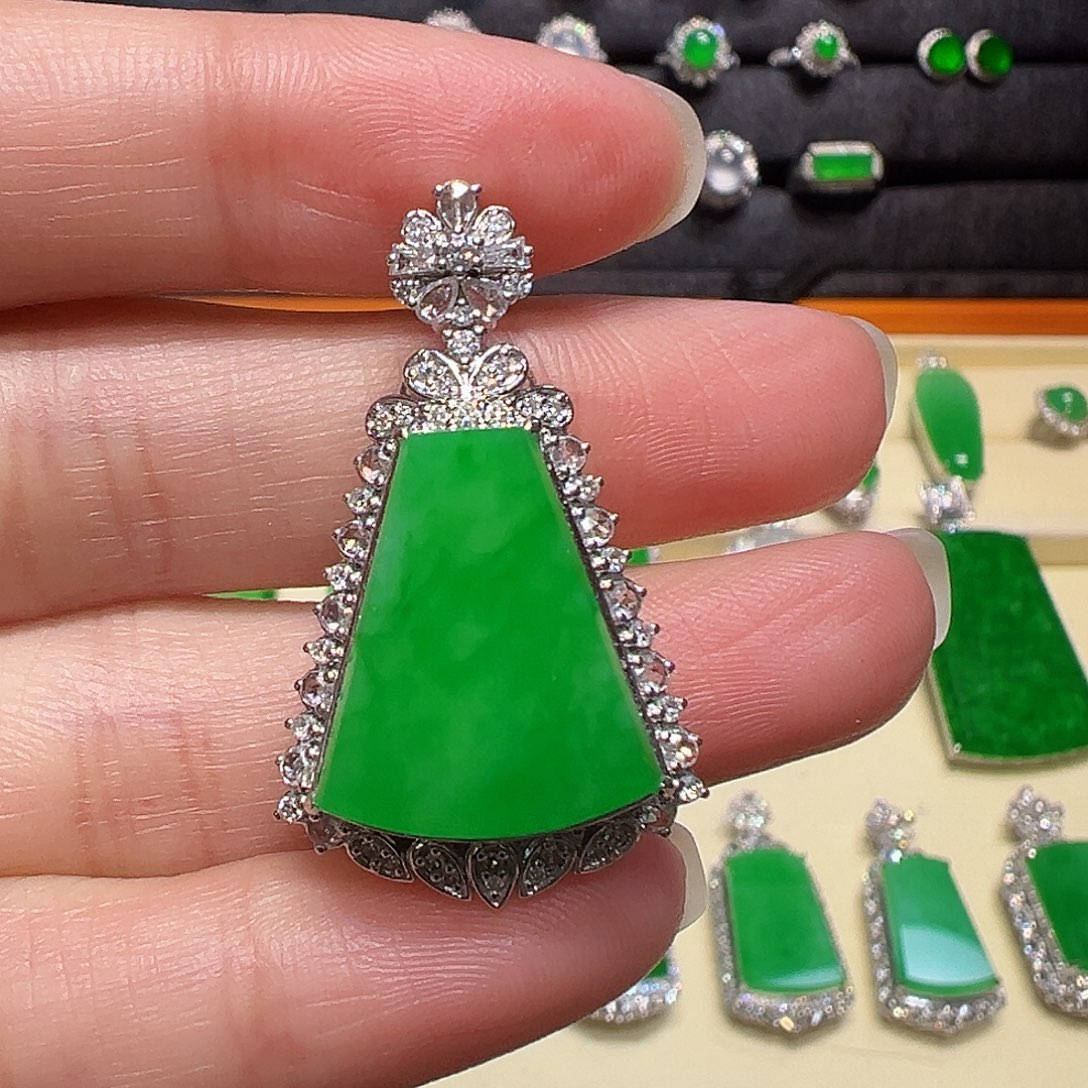 翡翠颈饰18K金镶嵌H*吊坠