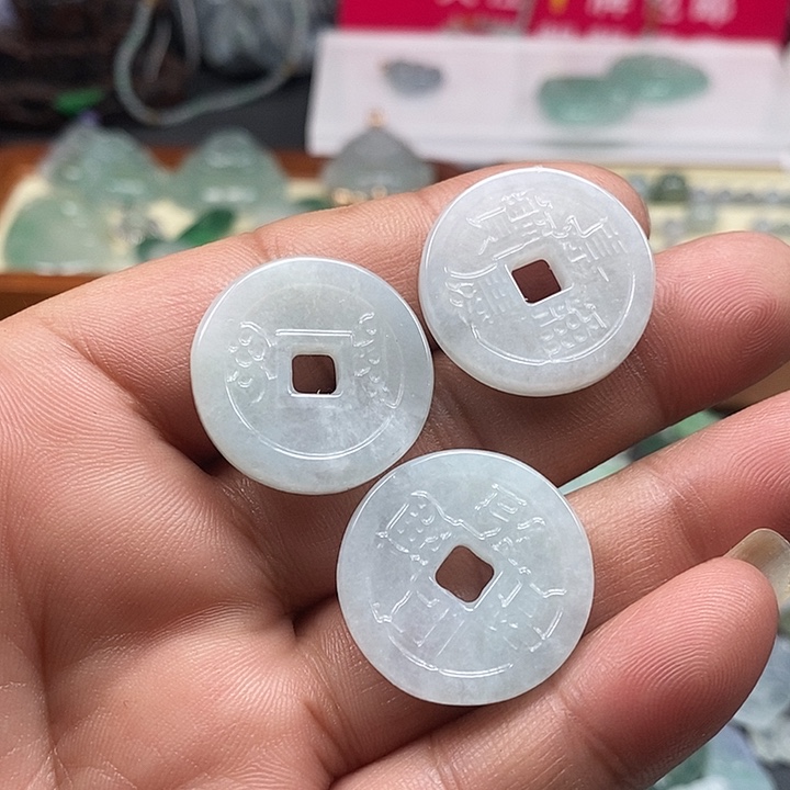 吊坠(不含链)未镶嵌翡翠一个60