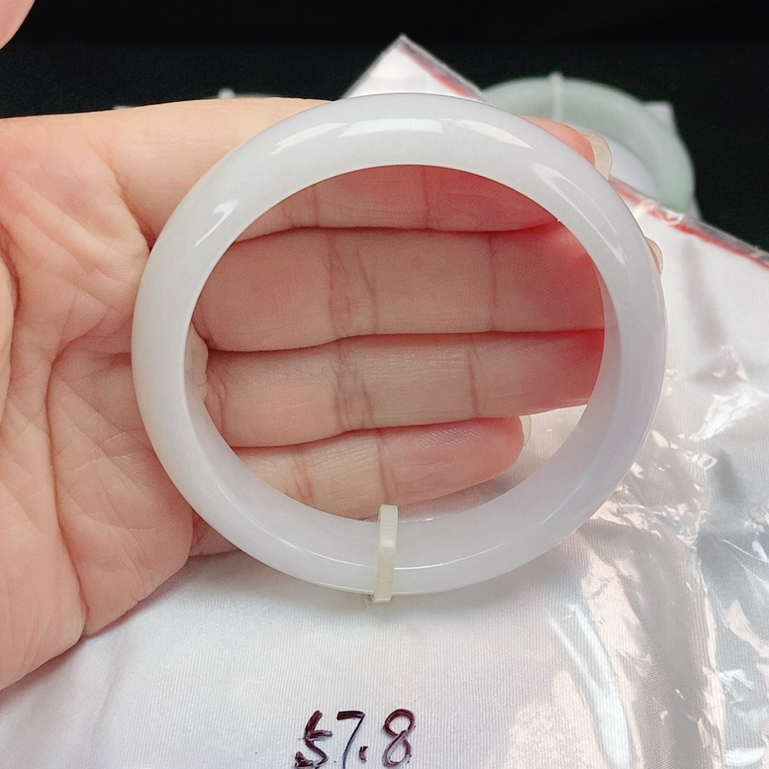 翡翠手镯未镶嵌正圈