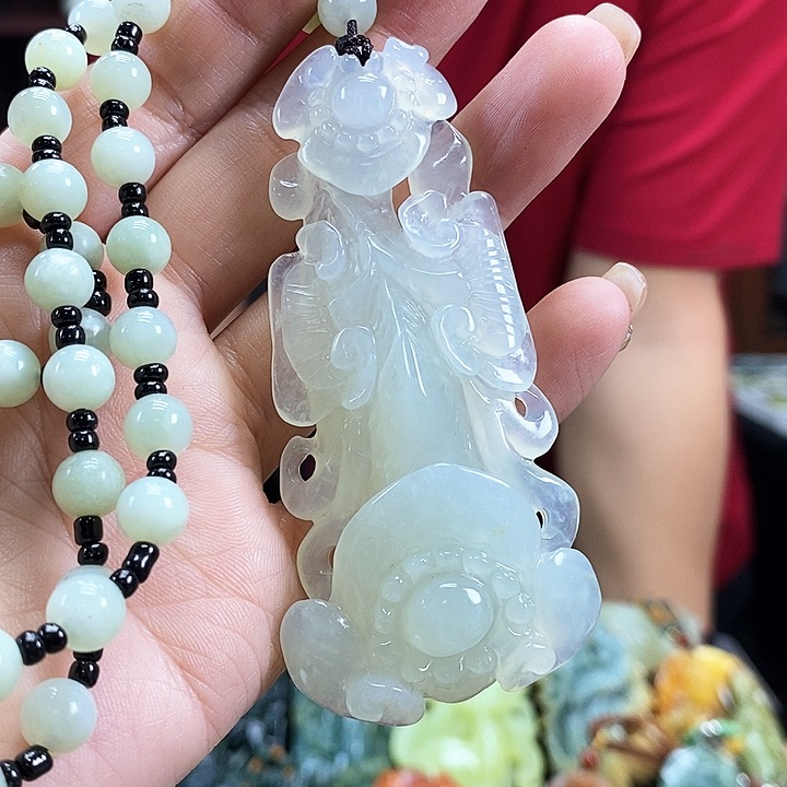 蛇纹石玉吊坠未镶嵌