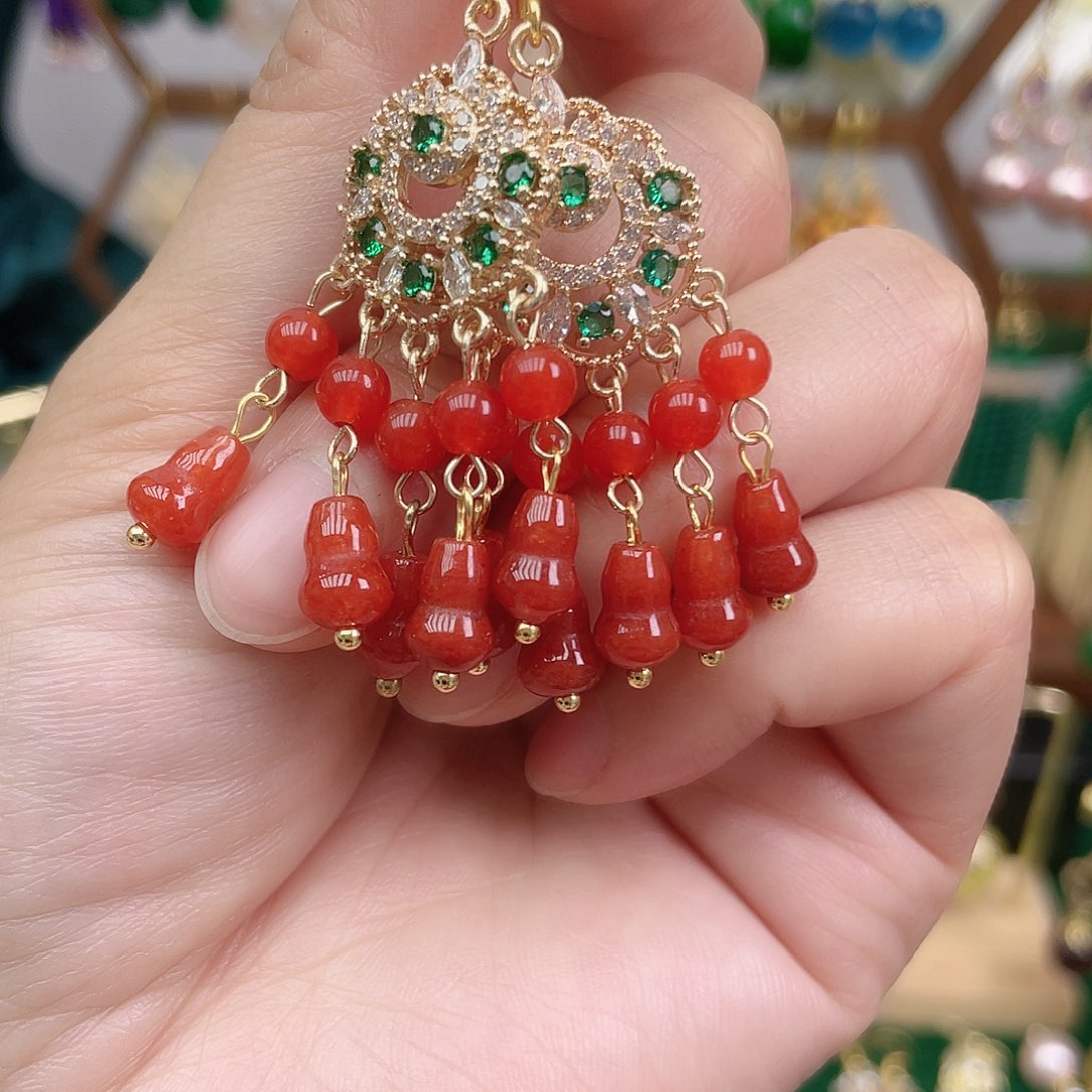 石英质玉合金耳饰