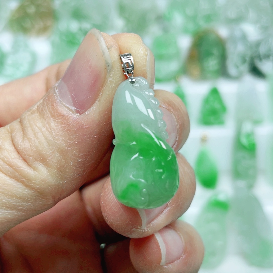 翡翠吊坠(不含链)18K金镶嵌