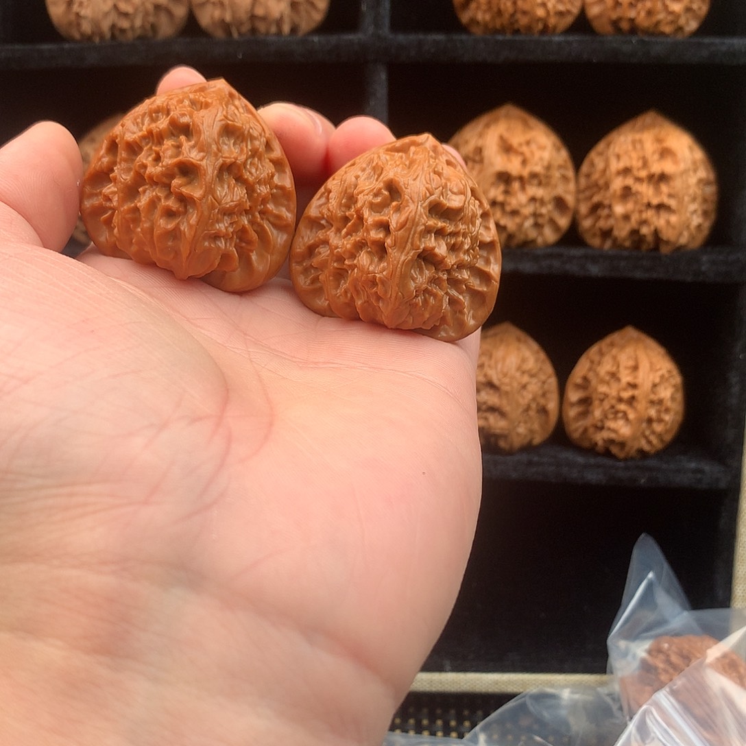 J***L吊坠文玩核桃角白157