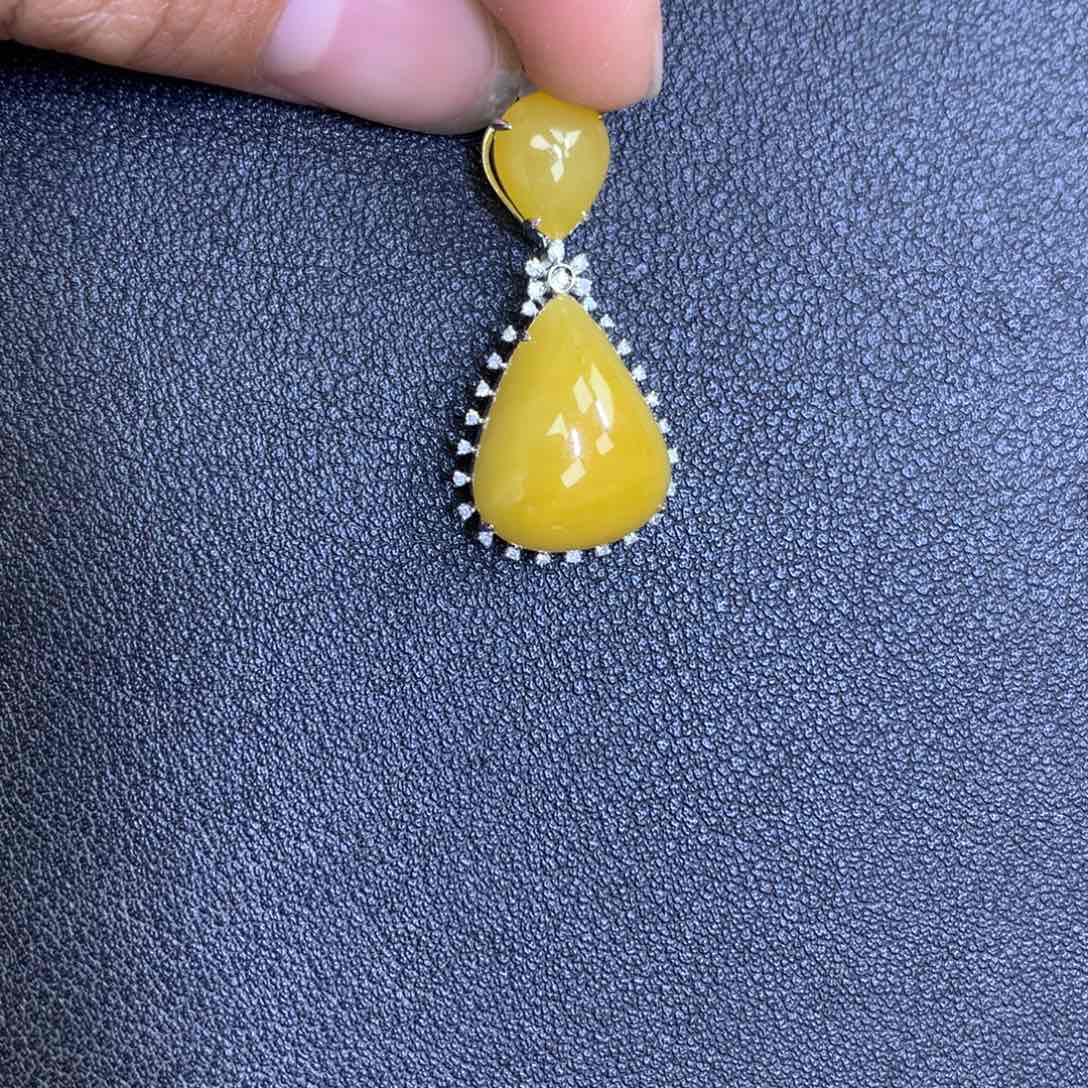 翡翠颈饰18K金镶嵌翡翠