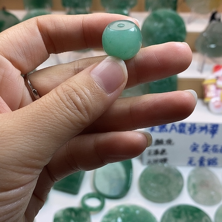 颈饰未镶嵌石英质玉非洲翠