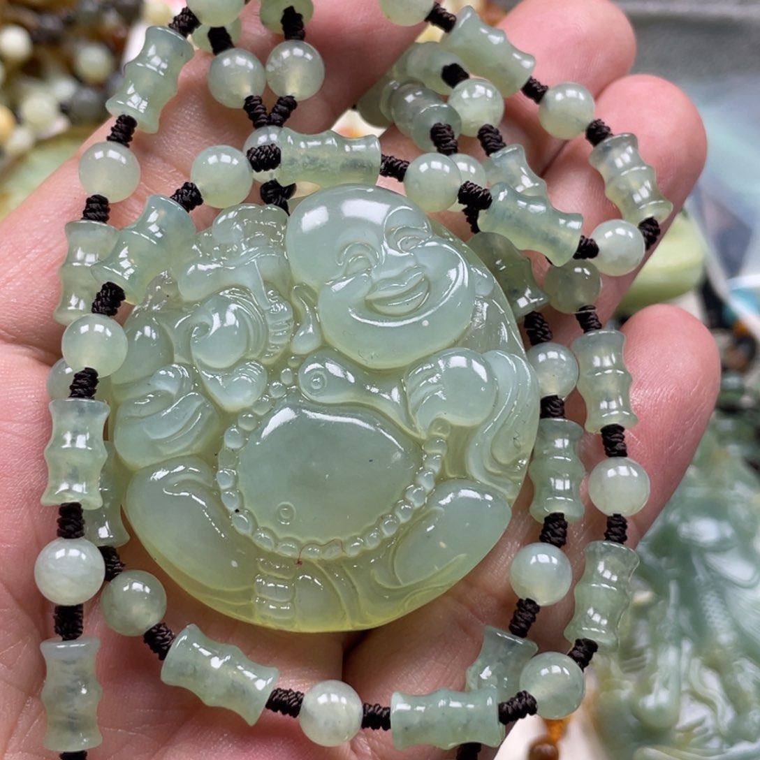 蛇纹石玉未镶嵌颈饰