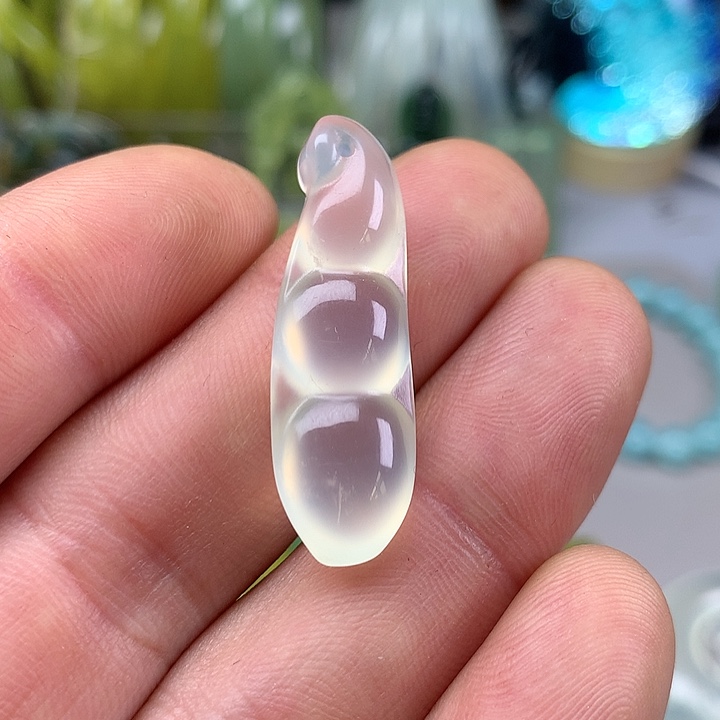 蛇纹石玉挂坠未镶嵌