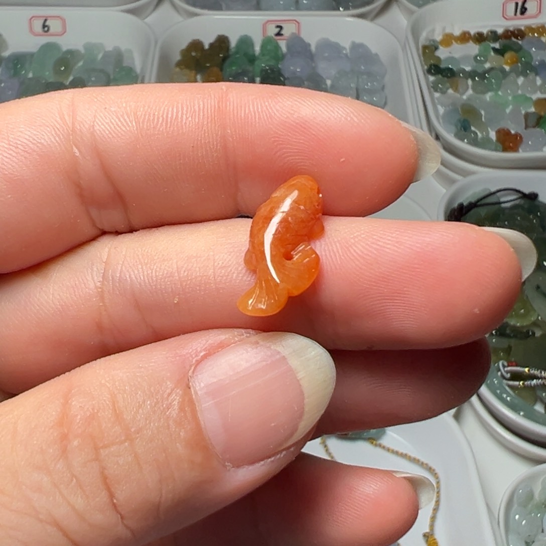 那***延翡翠未镶嵌颈饰锦鲤一条268块