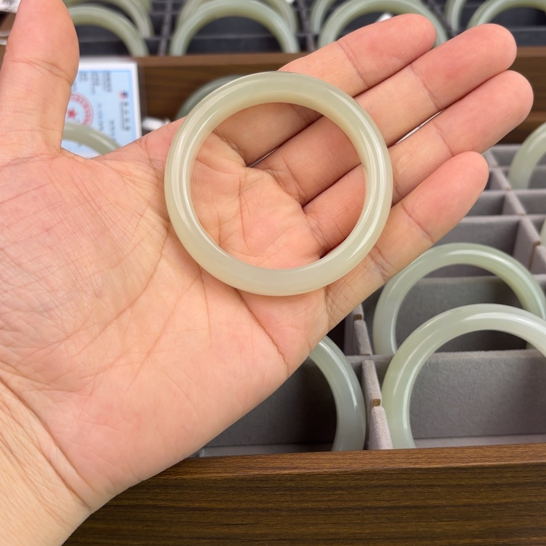未镶嵌手镯和田玉10