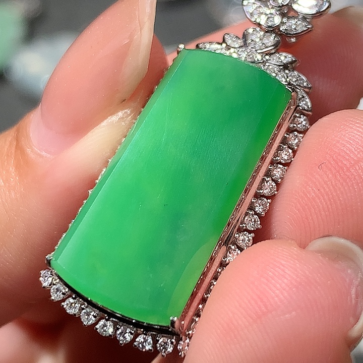 翡翠18K金镶嵌吊坠(不含链)绿无事牌