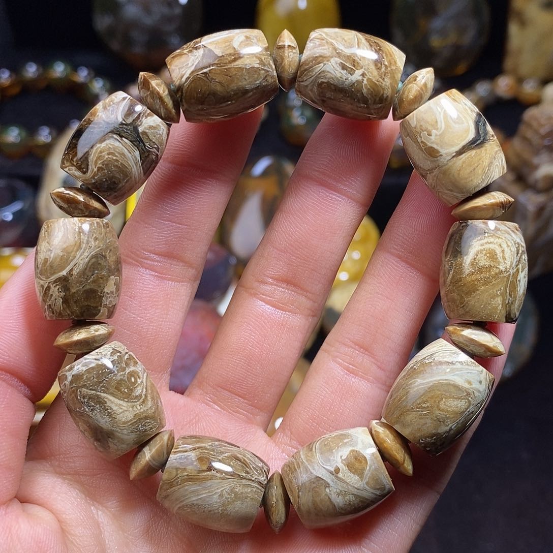 琥珀颈饰未镶嵌26克