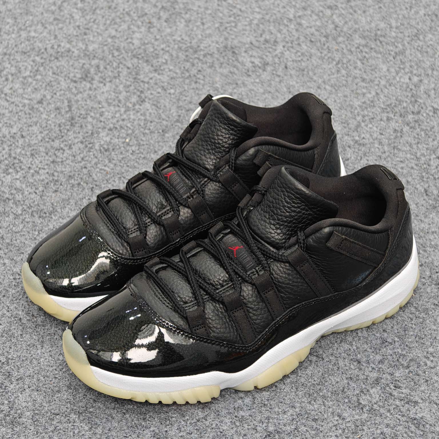 AJ11大魔王 44码无盒 成色很新 VV1902鞋