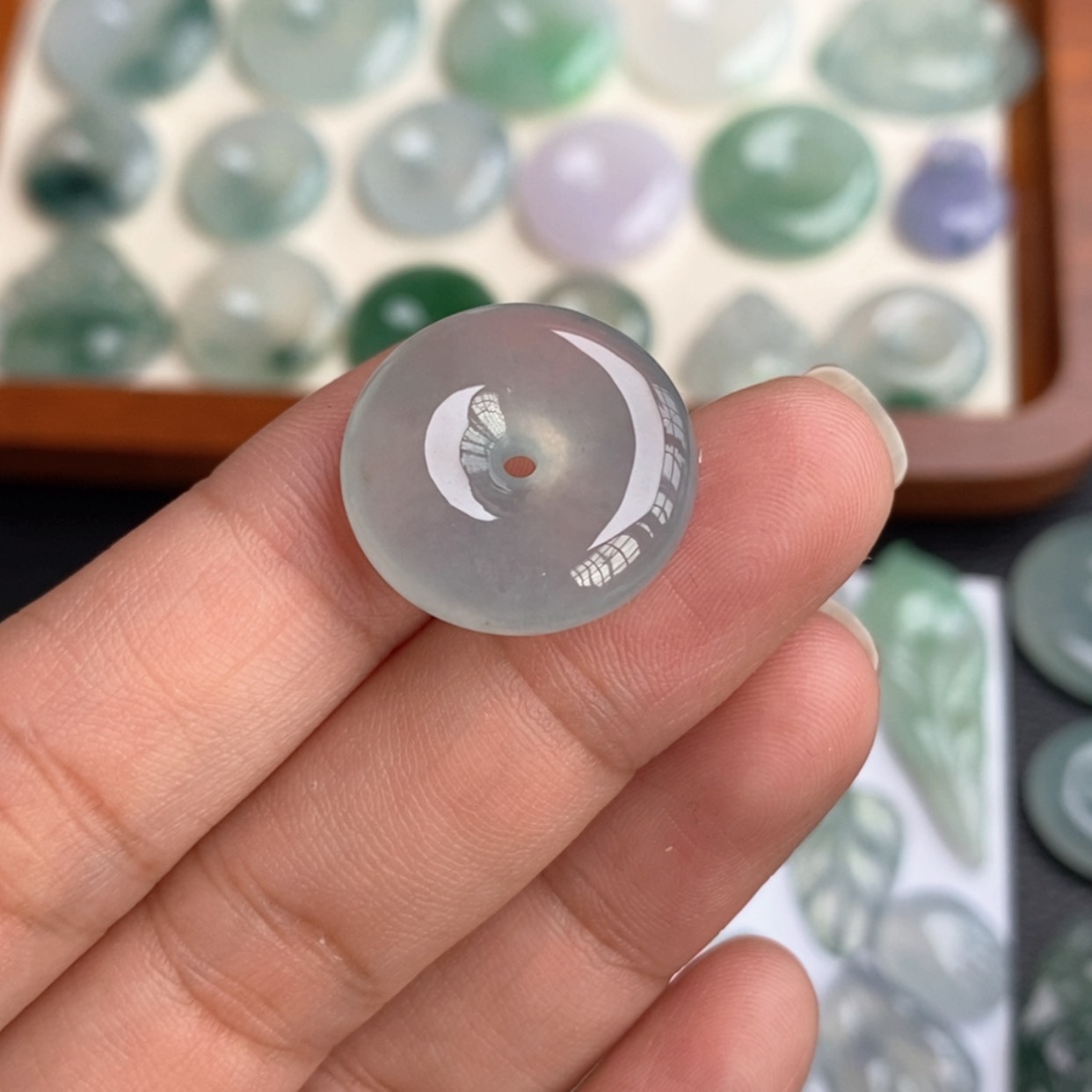 【闪购商品】翡翠颈饰未镶嵌胖扣