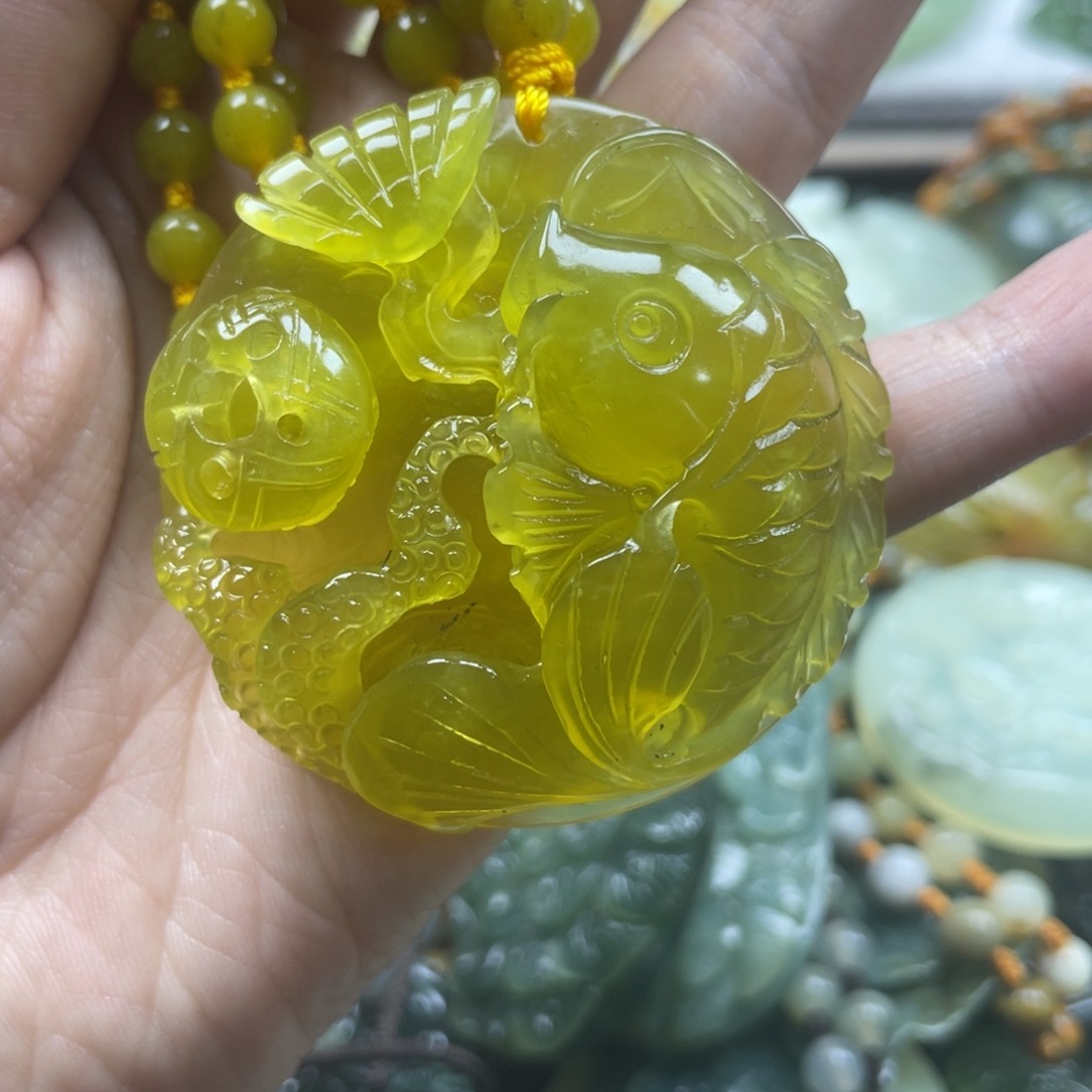 蛇纹石玉未镶嵌吊坠