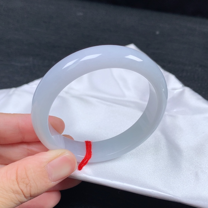 翡翠未镶嵌手镯  