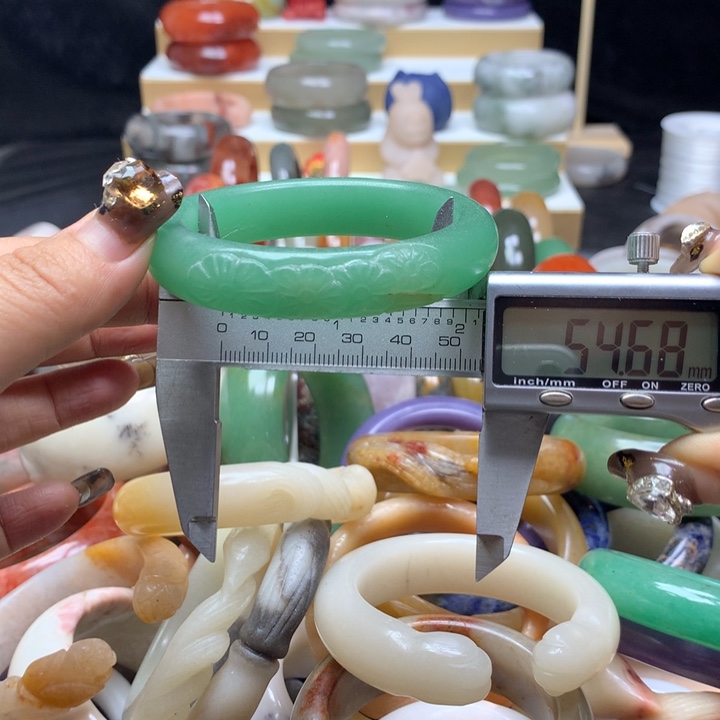 未镶嵌手镯石英质玉
