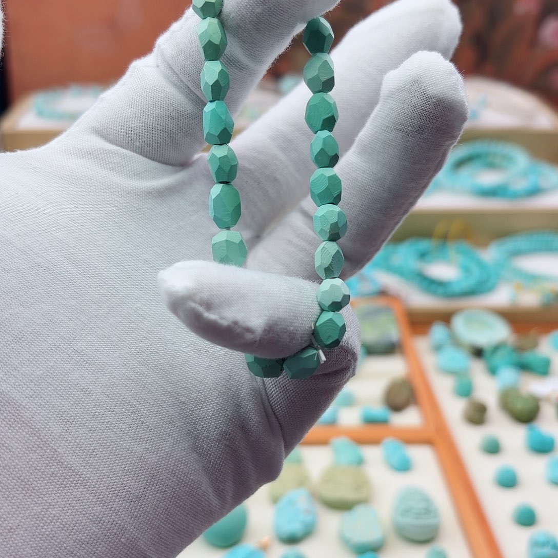 绿松石未镶嵌珠宝奇石