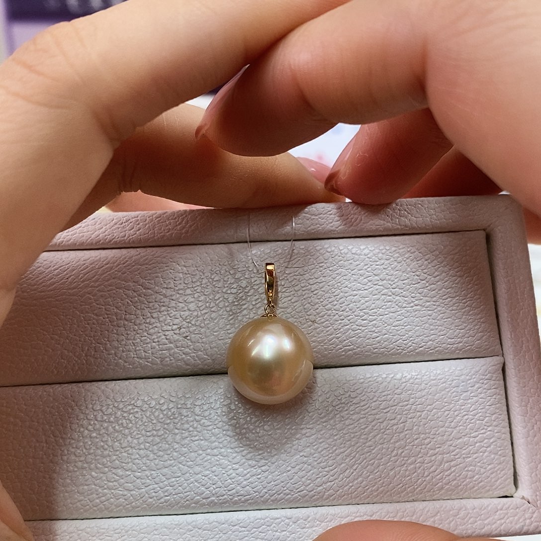 18K金镶嵌海水珍珠吊坠(不含链)13.6m南洋金珠吊坠（基本无暇）