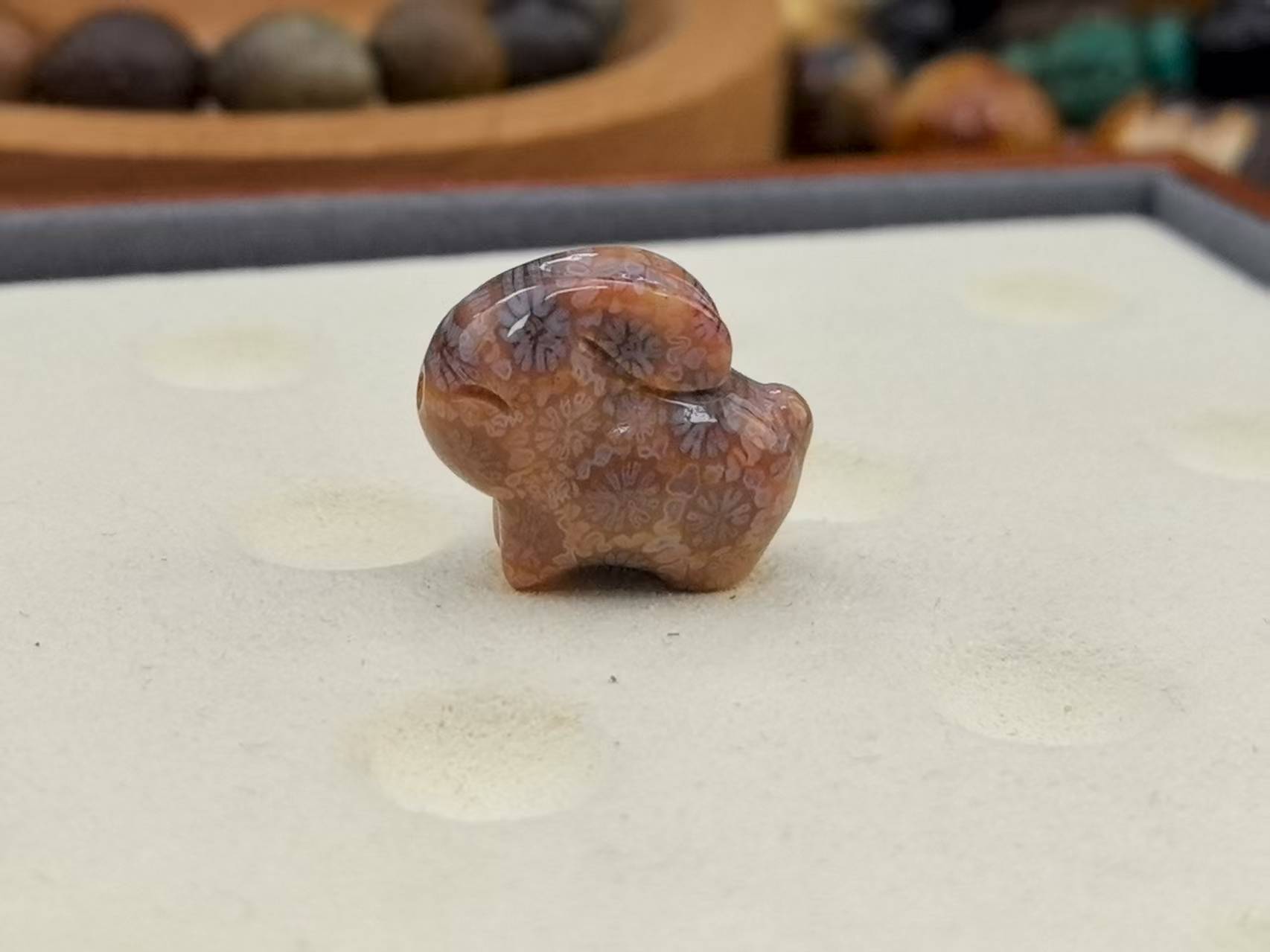 原石石头小小兔子