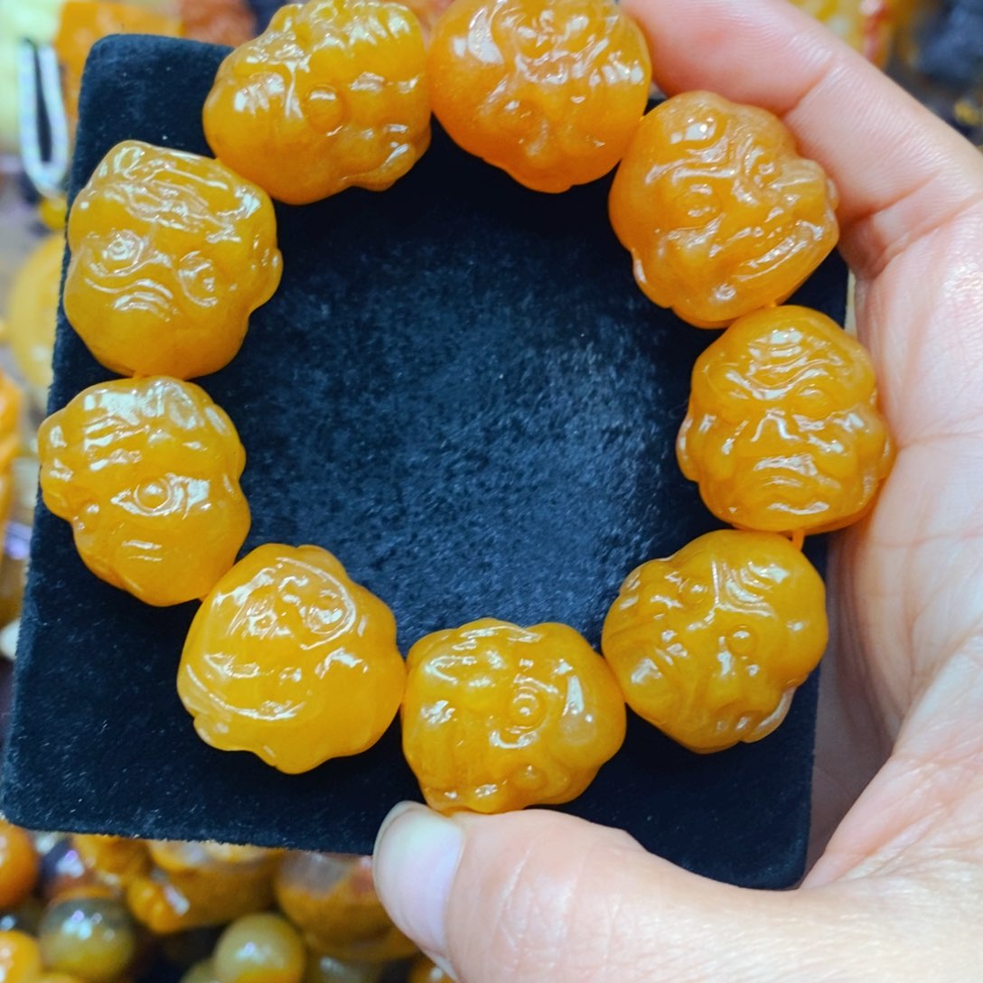 未镶嵌石英质玉（黄龙玉）颈饰